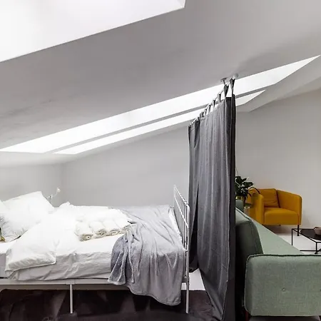 Bright Modern In The Heart Of The Old Town