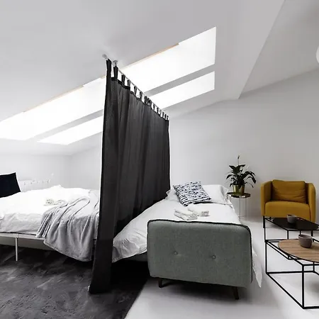 Bright Modern In The Heart Of The Old Town *